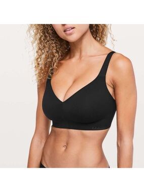 Lululemon like nothing wireless support bra